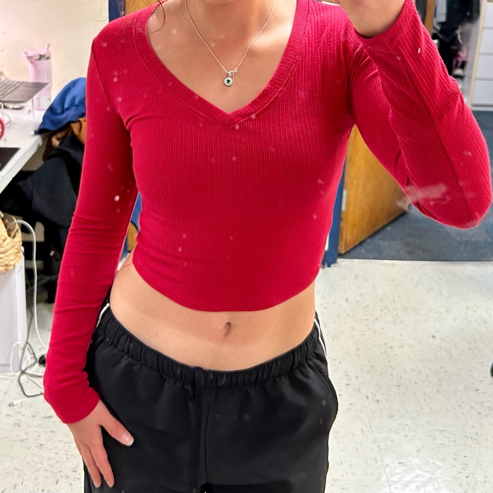 Y2K Bright Red V-Neck Ribbed Long Sleeve Flattering Fit Medium Women’s Top